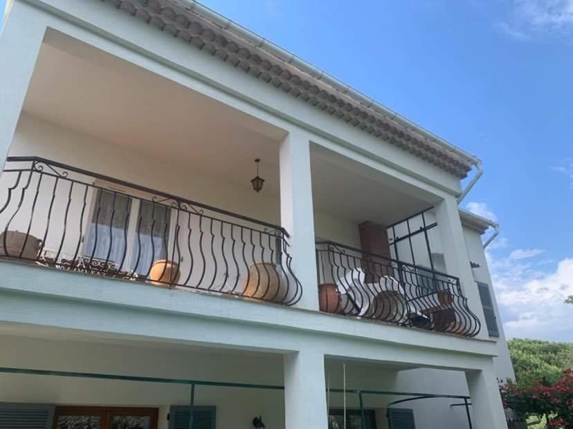 Indépendant Dans Villa, Entre Et Straphaël * Fréjus